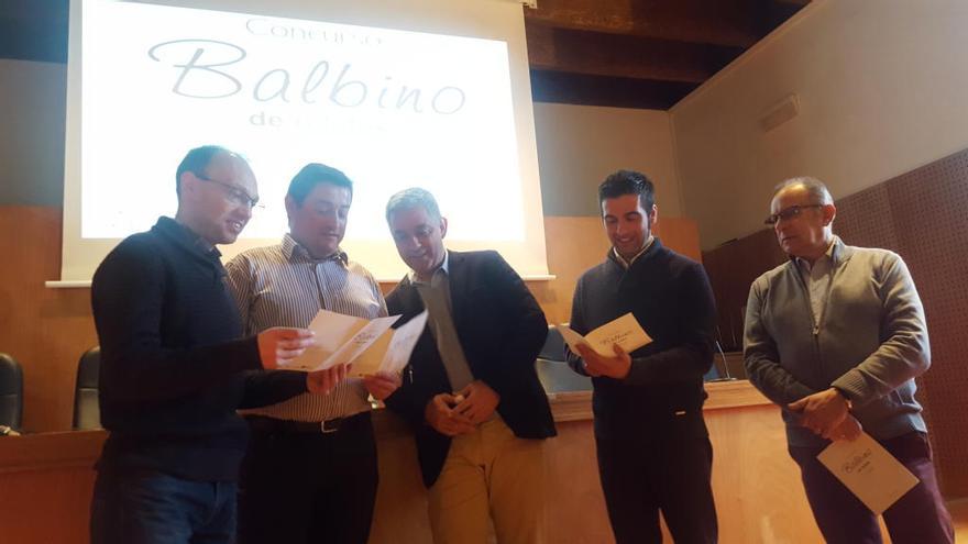 Manuel Núñez, Manuel F. Munín, Valentín García, Xosé Leal e Luis Reimóndez, onte, na presentación do concurso en Santiago.