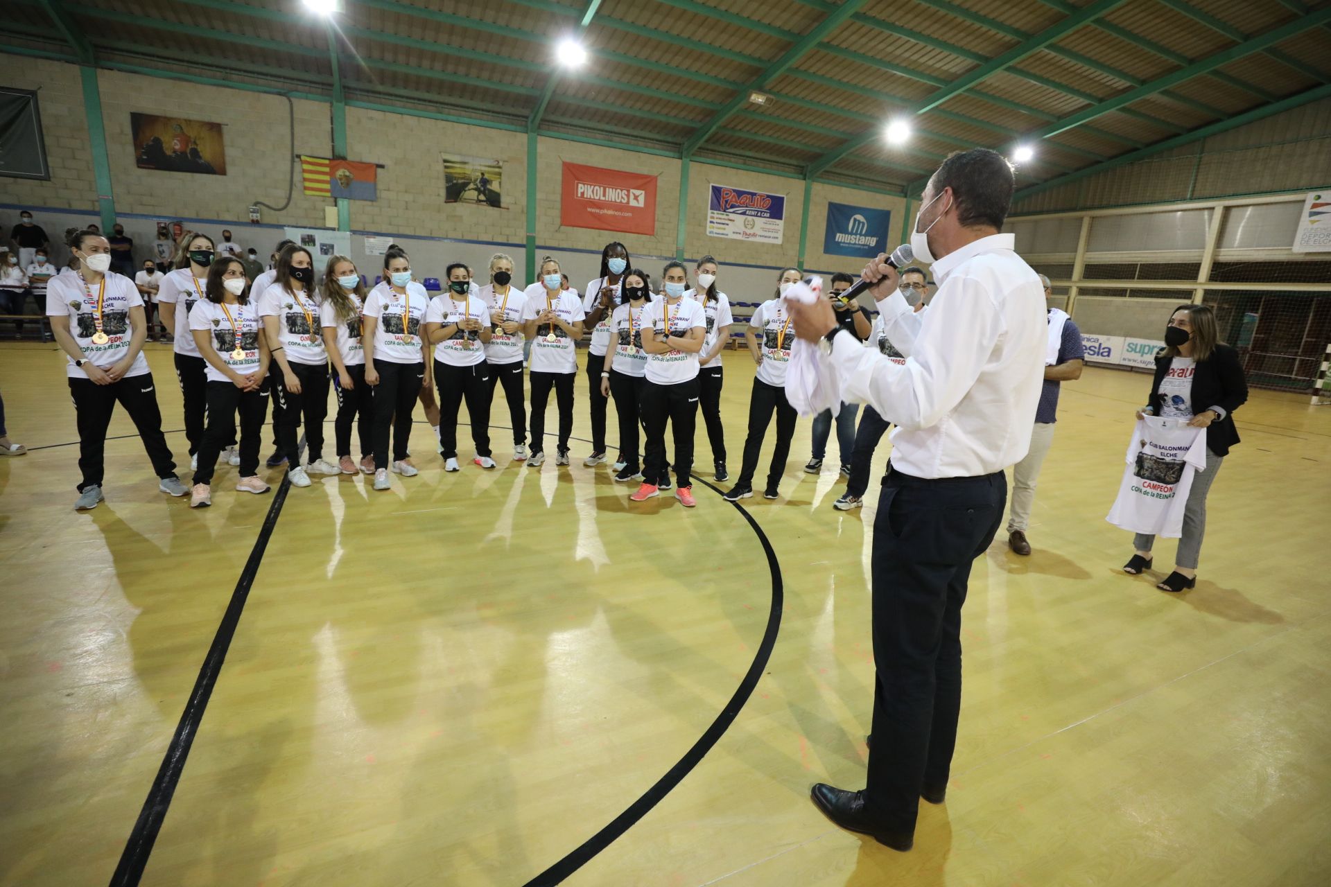 Recibimiento y celebración de las campeonas de la Copa de la Reina en su casa de Carrús