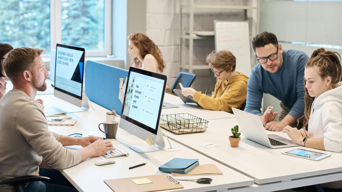 Los profesionales aprecian cada vez más los beneficios intangibles que mejoran su bienestar, satisfacción y sentido de pertenencia a la empresa.