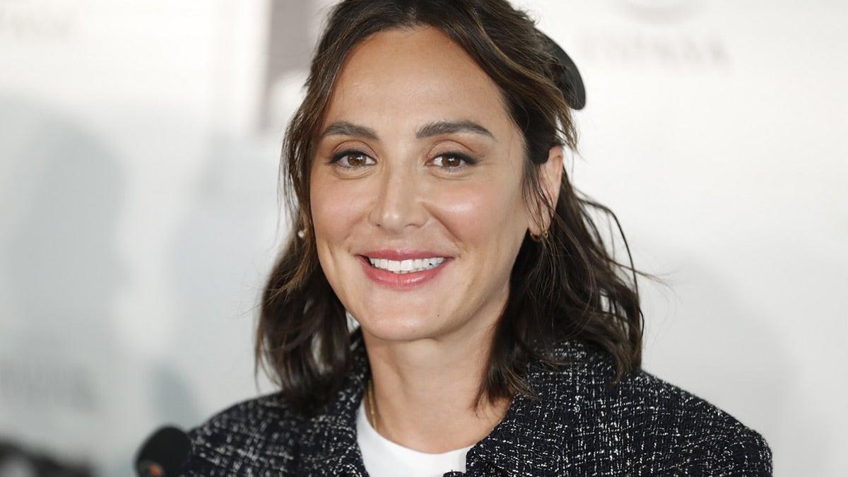 Tamara Falcó y su exquisito vestido de flores blanco y rojo