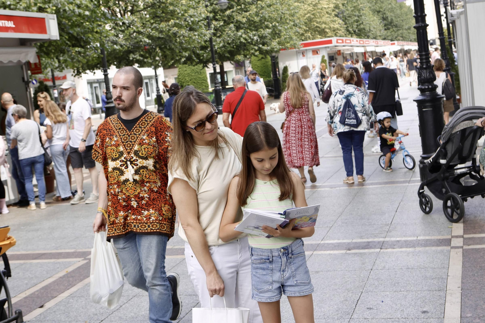 El último día de la Feria del Libro de Gijón, en imágenes