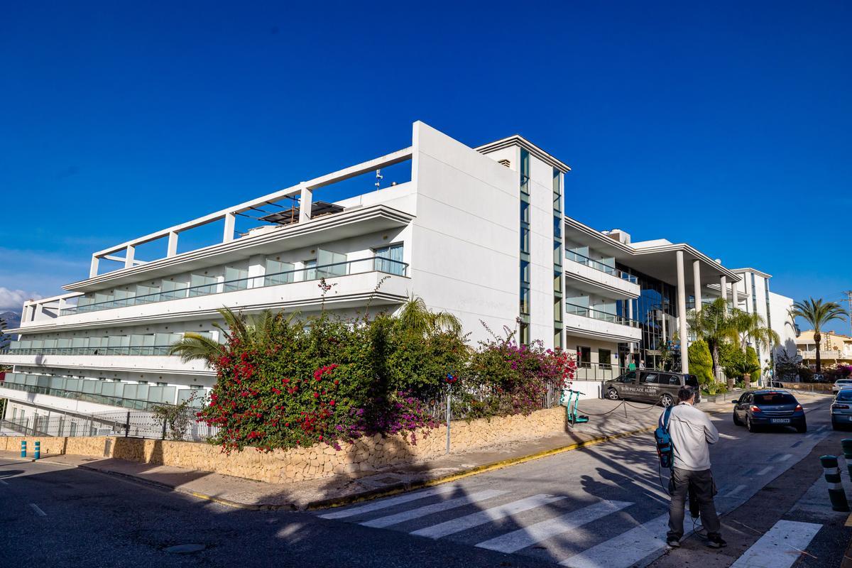 Otra imagen del hotel donde ocurrieron los hechos, ubicado en la playa de l'Albir.