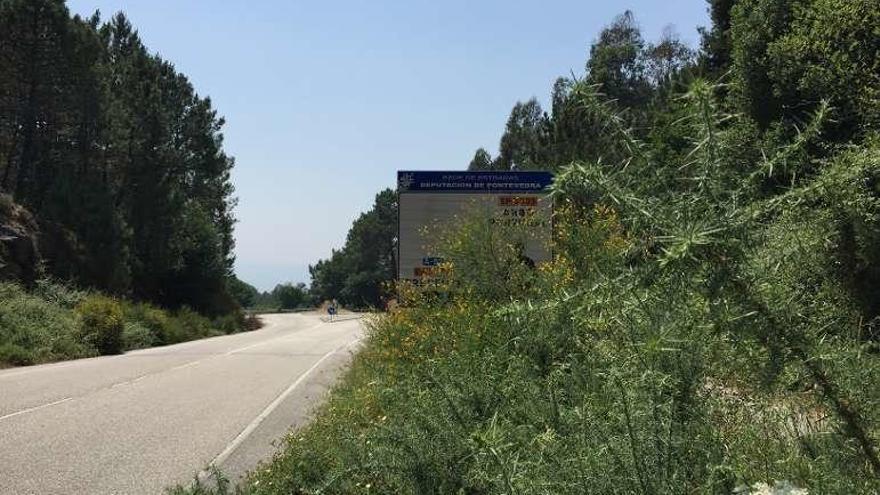 La carretera de Valeixa, ayer al mediodía. // FdV