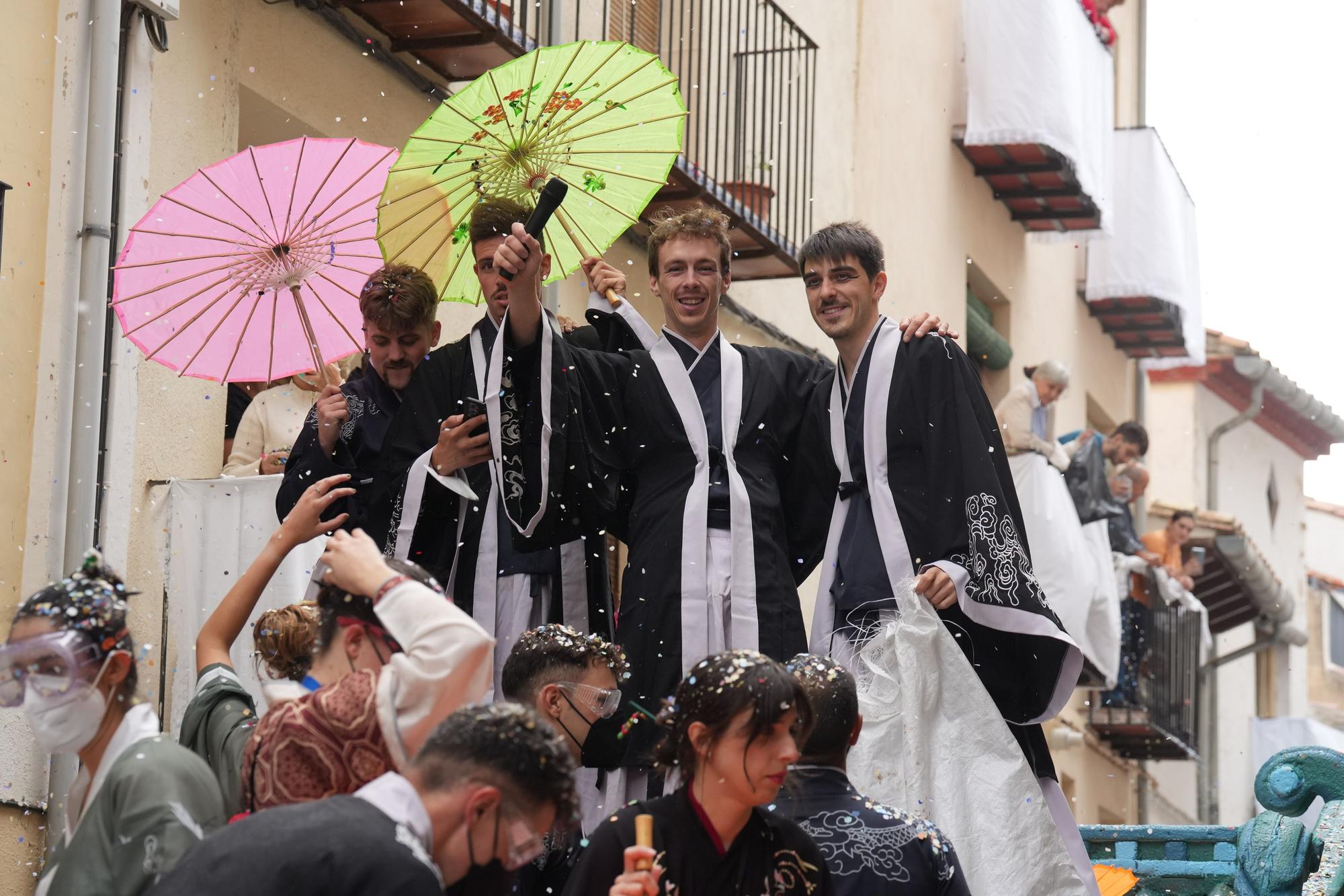 Búscate en el desfile de carrozas y disfraces de l'Anunci de Morella