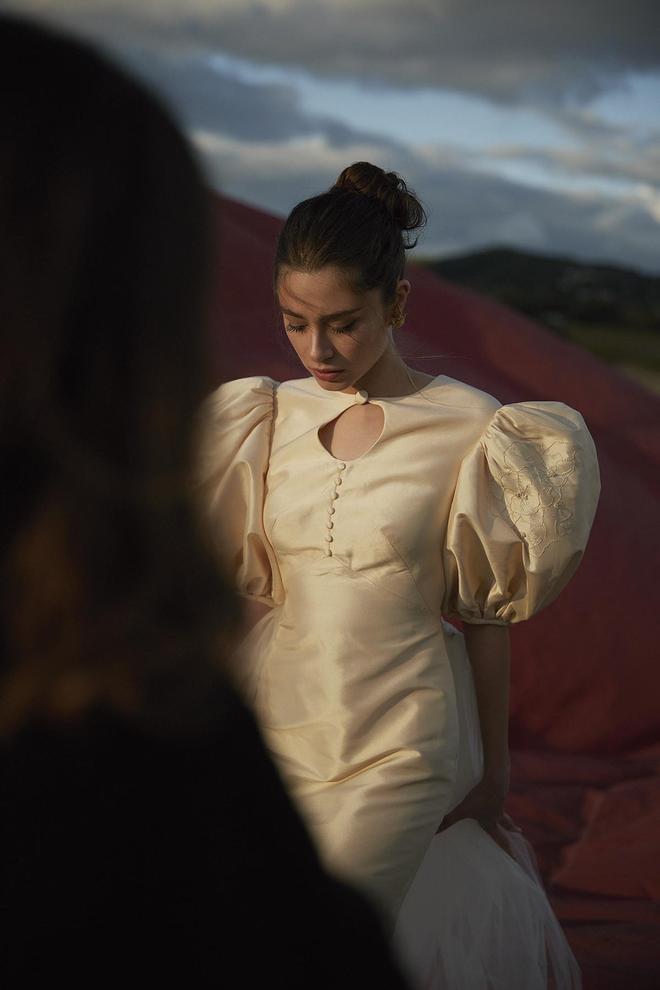 Vestido de novia de Reguillo, con mangas abullonadas