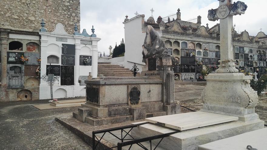 Una fosa común bajo la tumba del primer fascista de España
