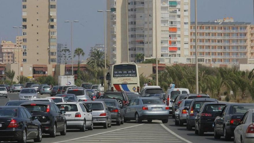 Comerciantes de La Manga quieren atraer gente en una semana de la primavera