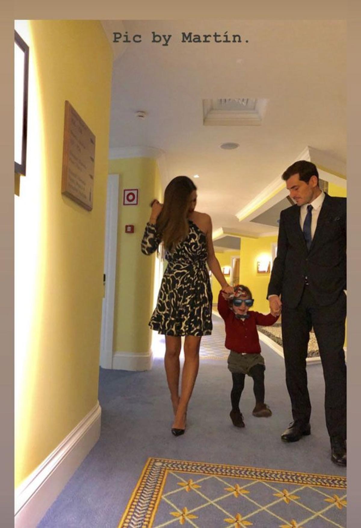 Sara Carbonero, Iker Casillas y su hijo el día de Nochevieja