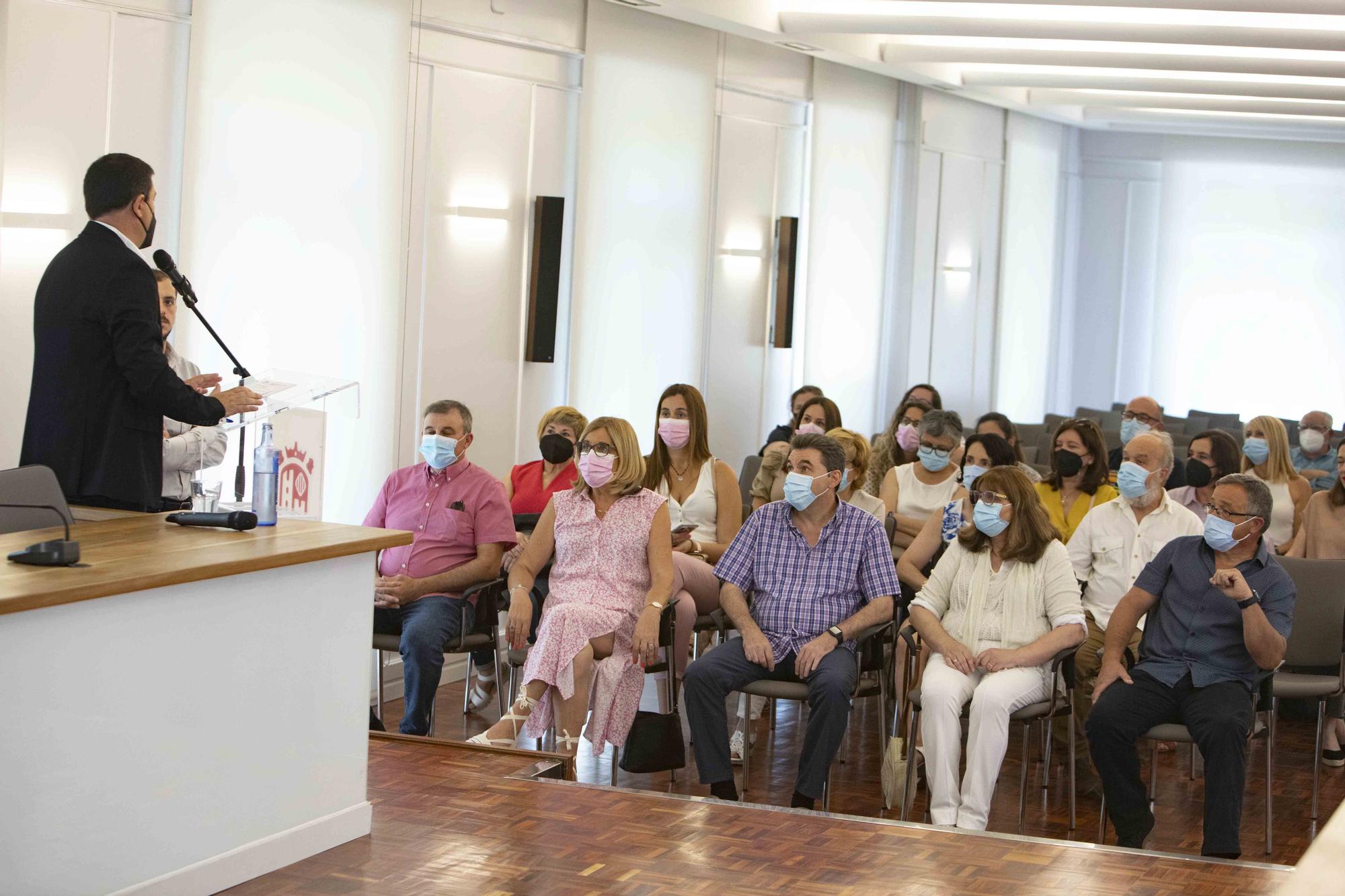 Homenaje a los trabajadores jubilados en el Ayuntamiento de Xàtiva