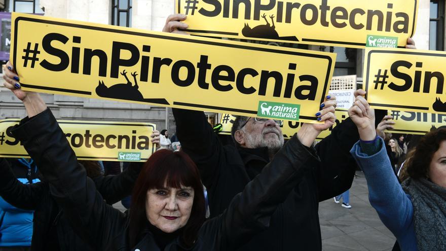 Más de 200 personas se congregan en Cibeles en respuesta a la &#039;mascletá&#039; y &quot;sus consecuencias&quot; sobre la fauna y flora