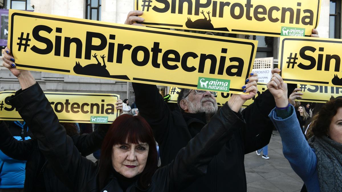 Protestas en contra de la mascletá en Madrid