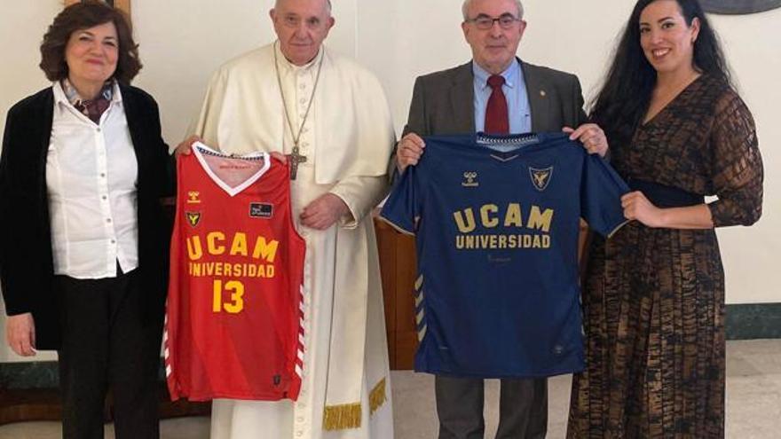 El Papa bendice a los equipos de la UCAM