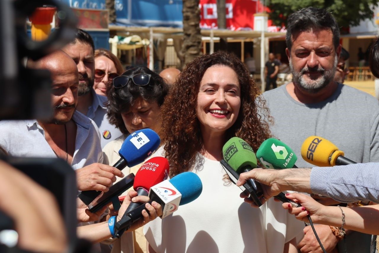 Inmaculada Nieto atiende a los periodistas en la Feria de Jerez.