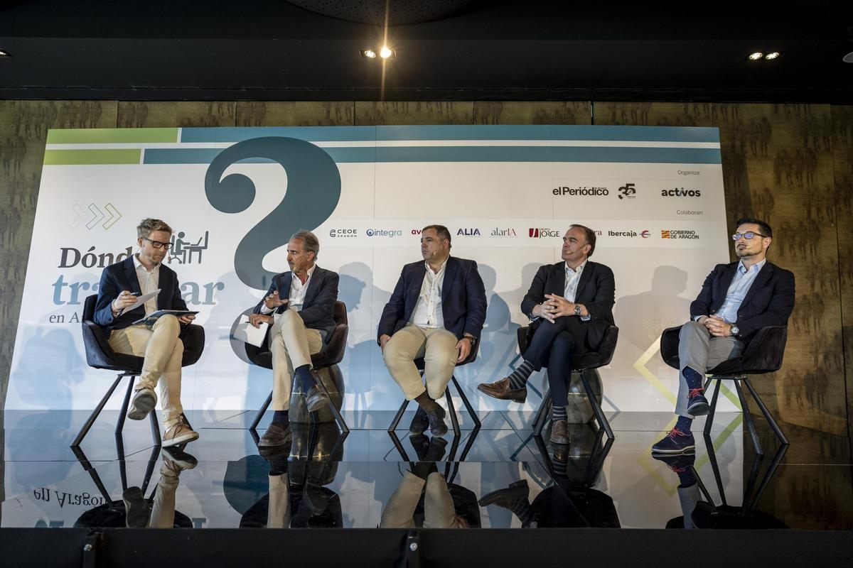 Segunda mesa redonda, titulada 'Empresas que necesitan personas: dónde están las oportunidades reales de empleo'.