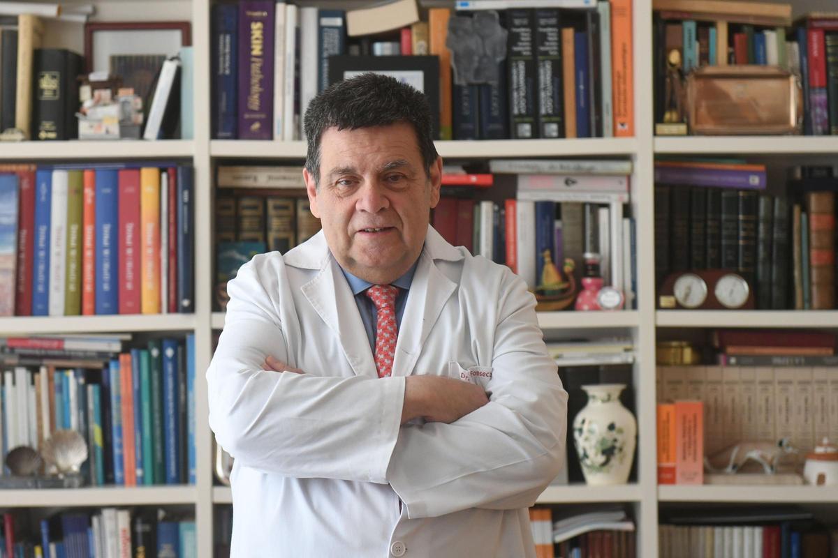 El doctor Eduardo Fonseca, dermatólogo emérito del Servizo Galego de Saúde (Sergas).