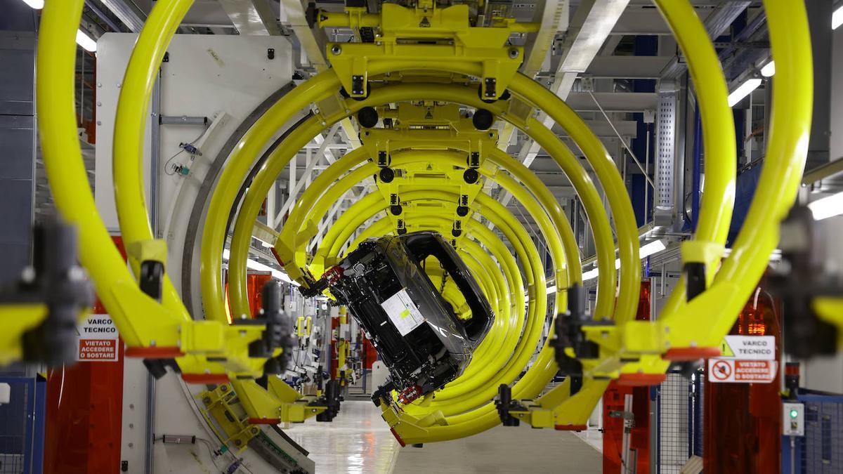 El interior de la factoría de Stellantis en Pomigliano d'Arco