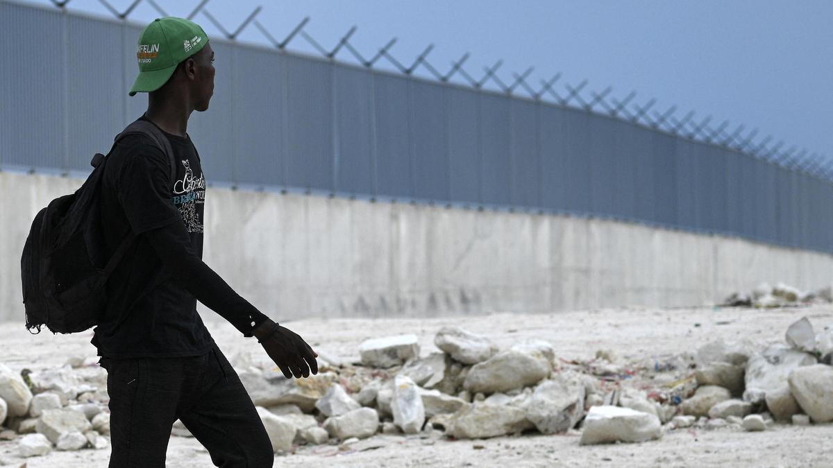 La República Dominicana construye una valla como la de Melilla con participación española