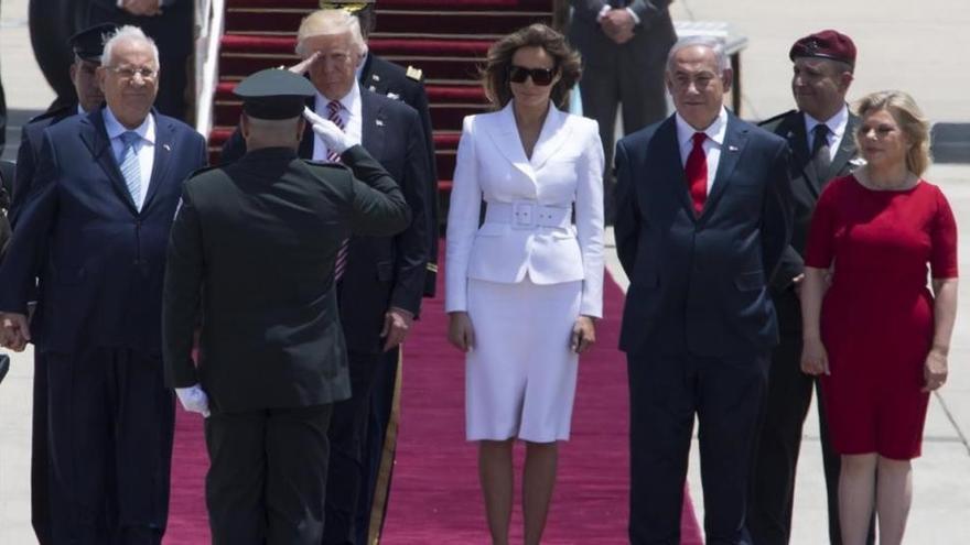 Un vídeo capta el mal rollo entre Trump y su mujer al llegar a Israel