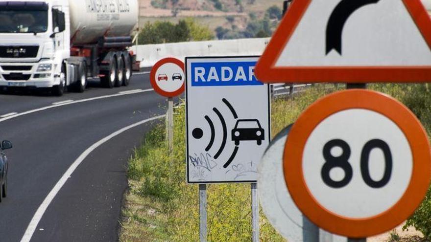 ¿En cuánto puedo superar la velocidad máxima para que no me multe un radar?