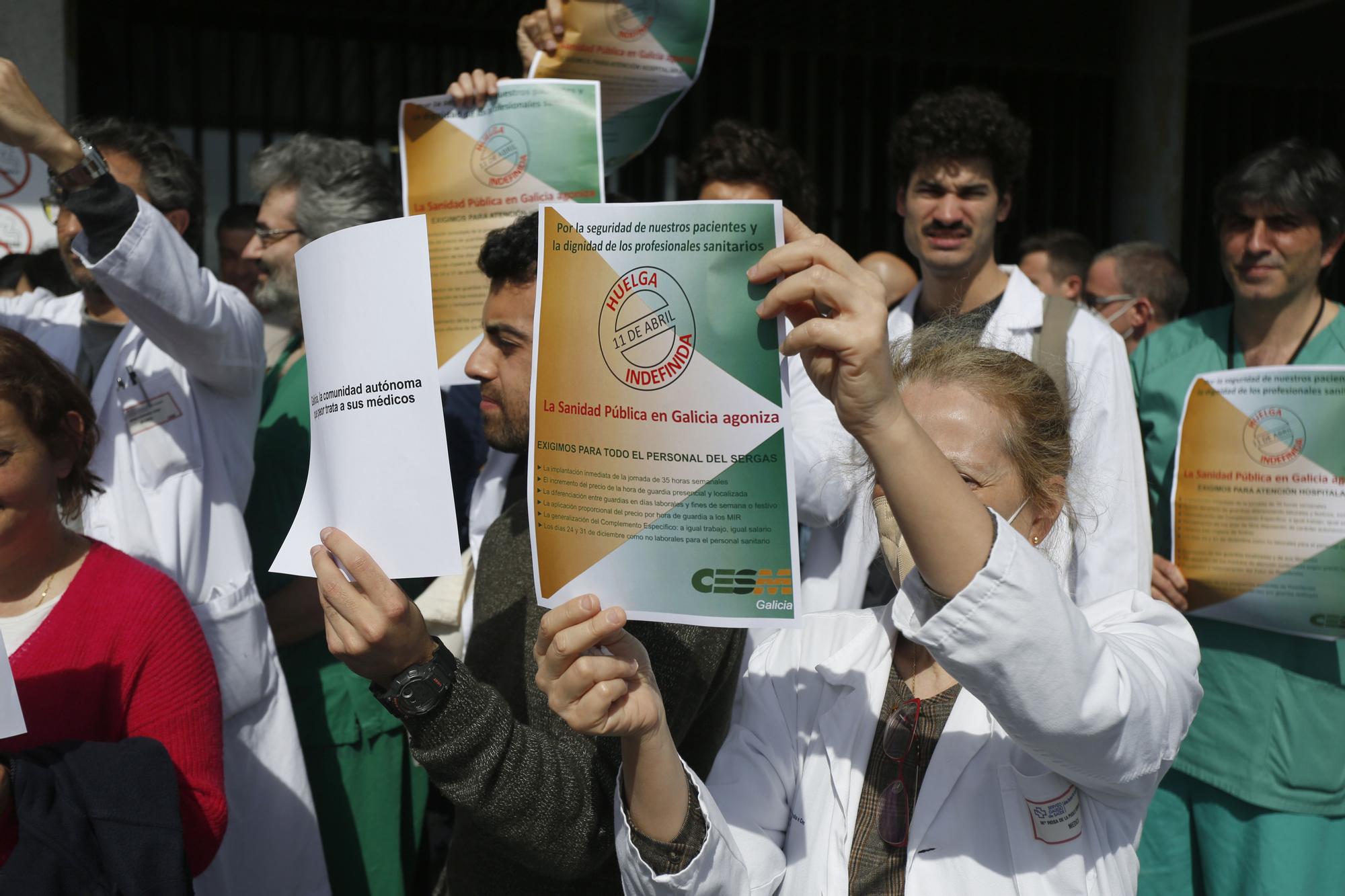 Huelga de médicos en Galicia: 200 facultativos protestan en A Coruña