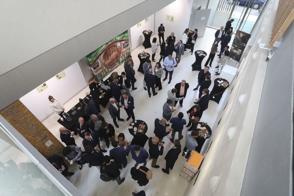 Encuentro empresarial en Sagunt organizado por ASECAM. Recepción y mesa redonda.