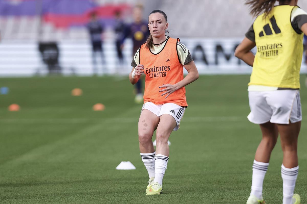 Eva Navarro, en el calentamiento de un partido del Real Madrid
