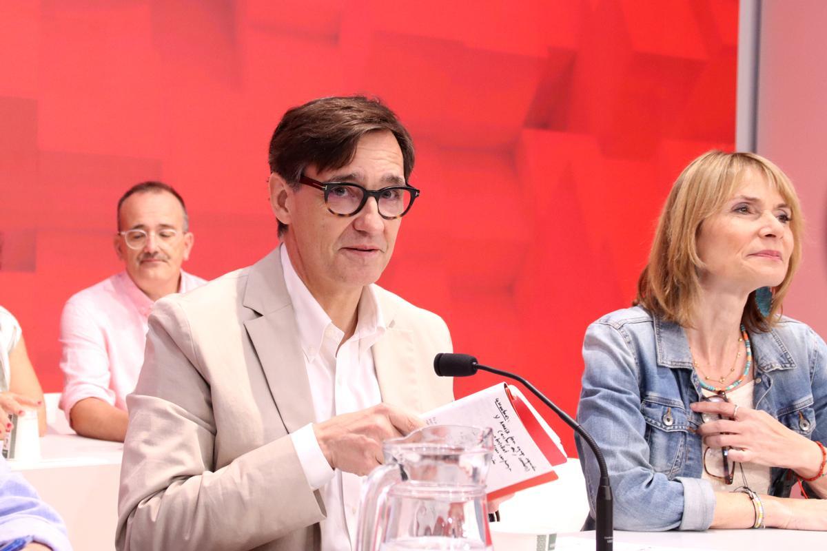 Salvador Illa y Lluïsa Moret, durante la reunión extraordinaria de la Comisión Ejecutiva del PSC.