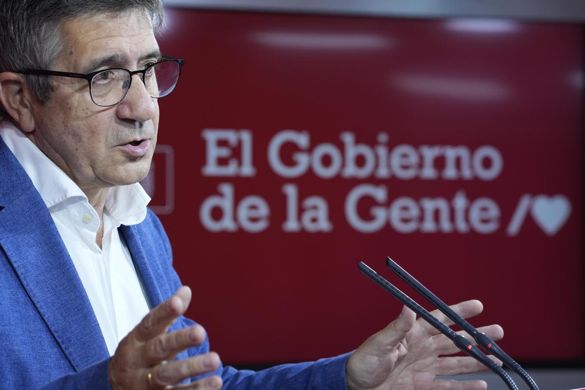 El portavoz del Grupo Parlamentario Socialista en el Congreso de los Diputados, Patxi López, en rueda de prensa, a 4 de septiembre de 2022, en Bilbao, Vizcaya, País Vasco, (España).