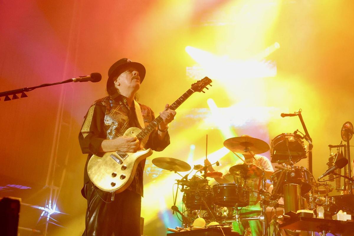 El regreso del legendario guitarrista Carlos Santana a València, en imágenes