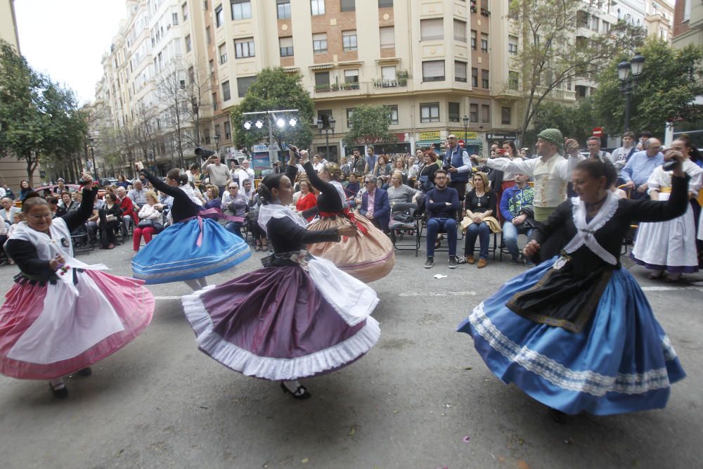 Muestra de folclore popular en el altar vicentino del Ángel Custodio.