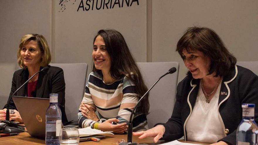 De izquierda a derecha, Almudena Hernández, Rocío García-Láez y María Antonia Álvarez.