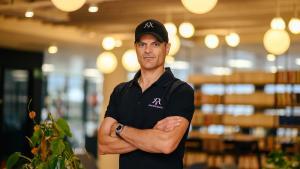 El Doctor Aldo presenta su primer libro, Optimízate junto a la editorial Kitaeru