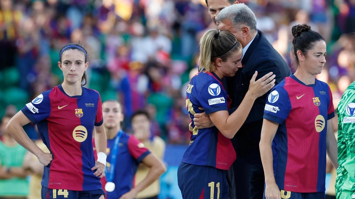 Laporta consuela a Alexia tras perder la final