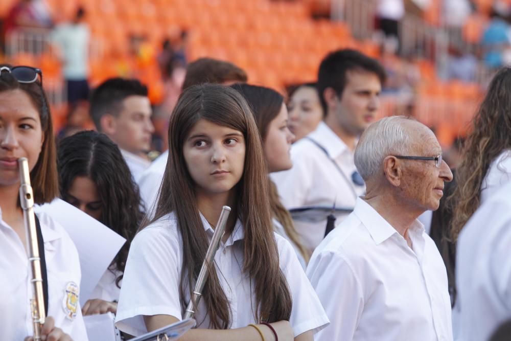 'Units per la música' en la presentación del Valencia 2016/17 en Mestalla