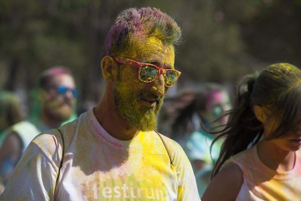 La primera edición de «FestiRun» combina deporte y diversión en una carrera que logró reunir a multitud de personas