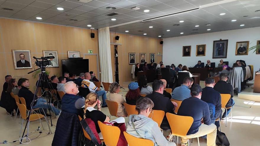 Los taxistas de Sant Josep, "indignados" con el alcalde por retrasar el inicio de los taxis estacionales en Ibiza