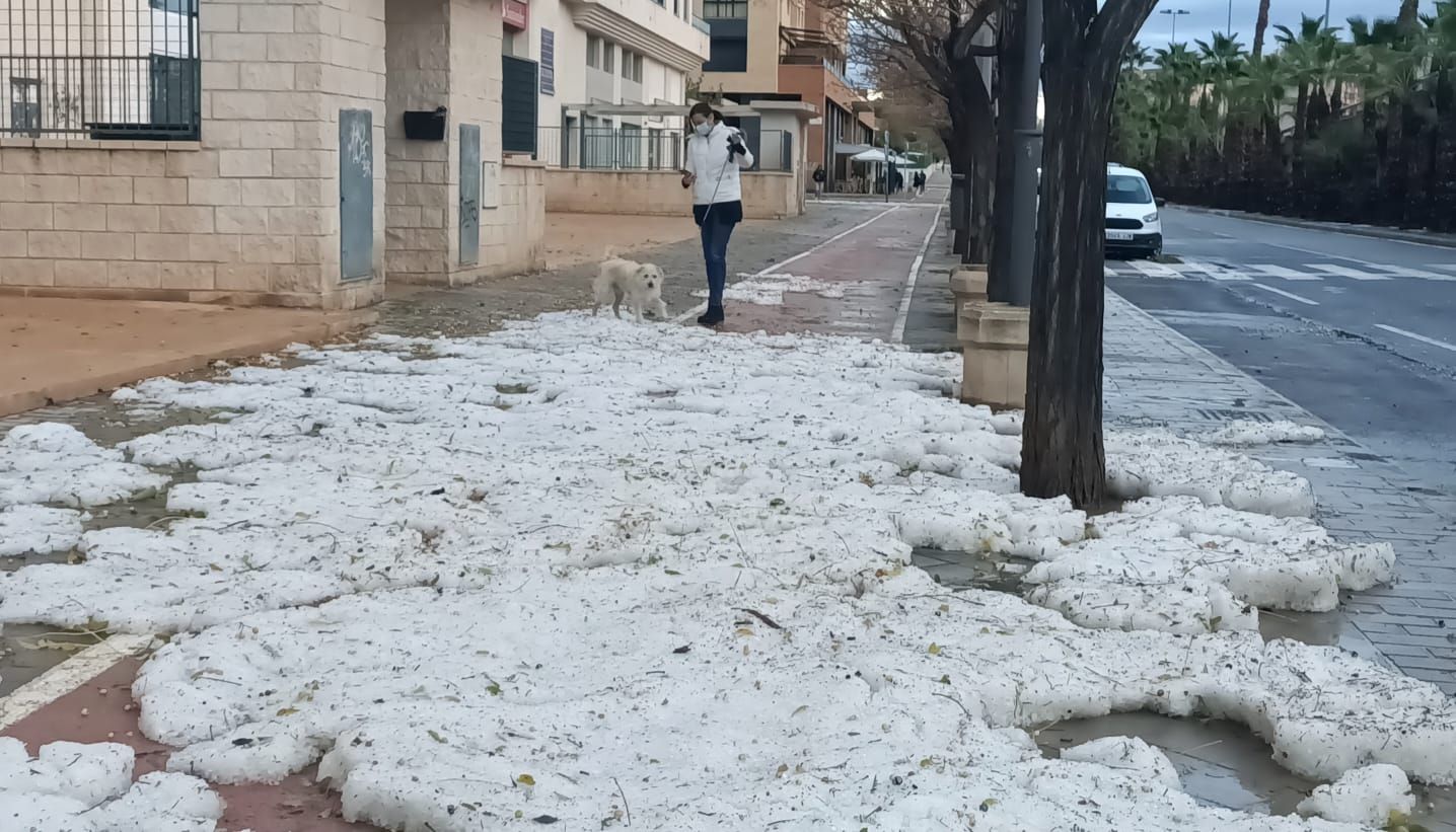 Las imágenes de la granizada que ha caído esta mañana en Alicante