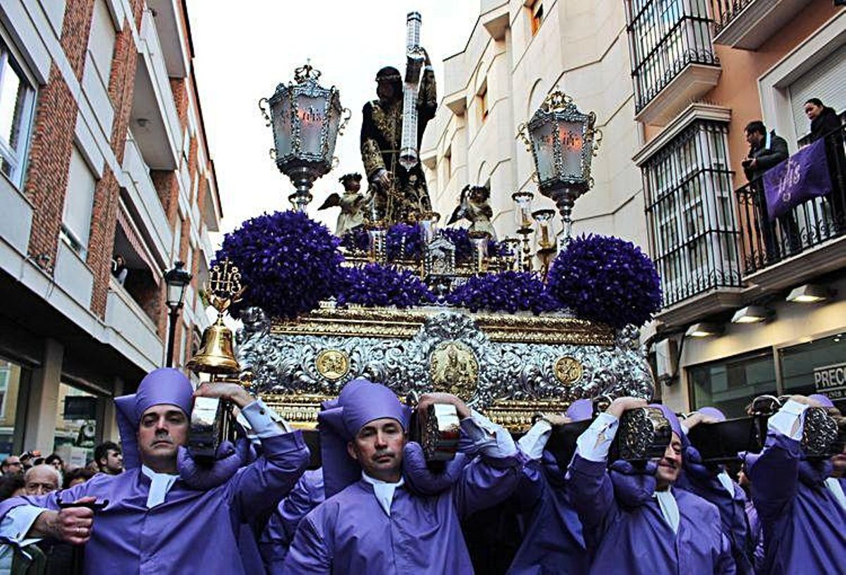PASO DE JESÚS NAZARENO LA SANTERÍA, BRILLANDO EN UNO DE LOS GRANDES MOMENTOS DE LA SEMANA SANTA.