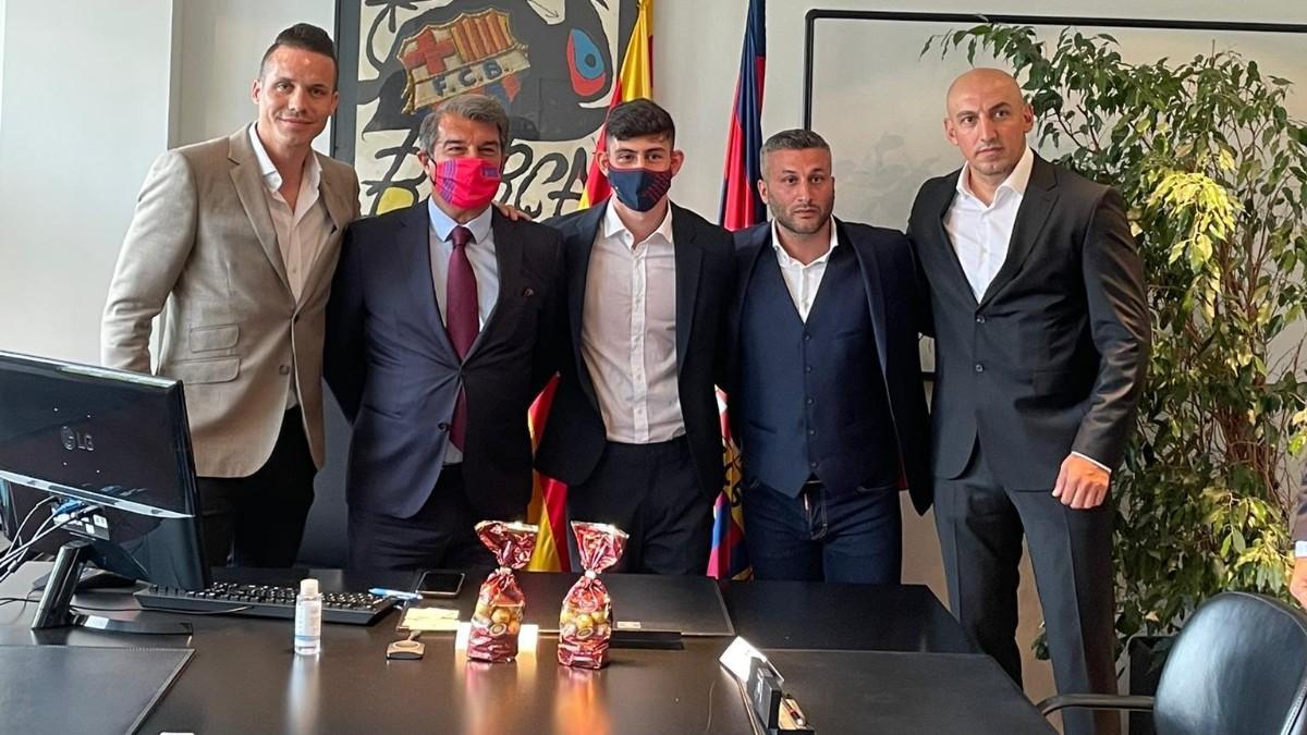 Demir, junto a Joan Laporta