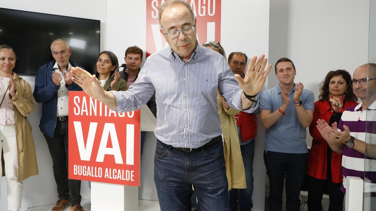 El alcalde y candidato del PSdeG, Xosé Sánchez Bugallo, ha anunciado su dimisión tras conocerse los resultados en Santiago
