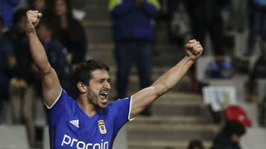 Los futbolistas del Oviedo celebran el gol de Pereira ante el Levante.