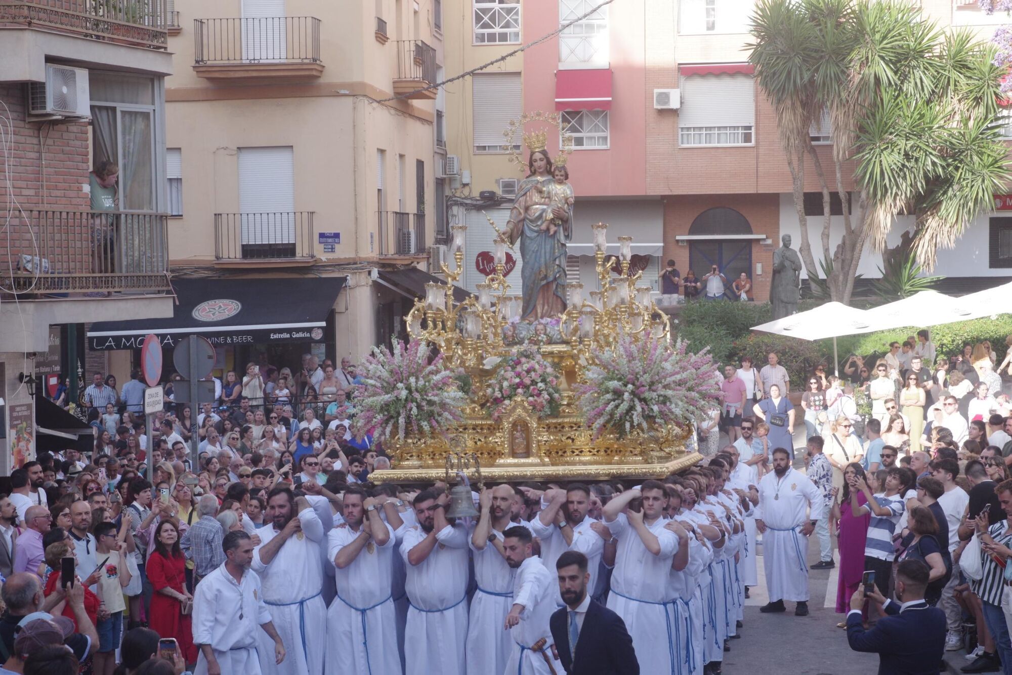 Salida procesional de María Auxiliadora por Capuchinos en 2025