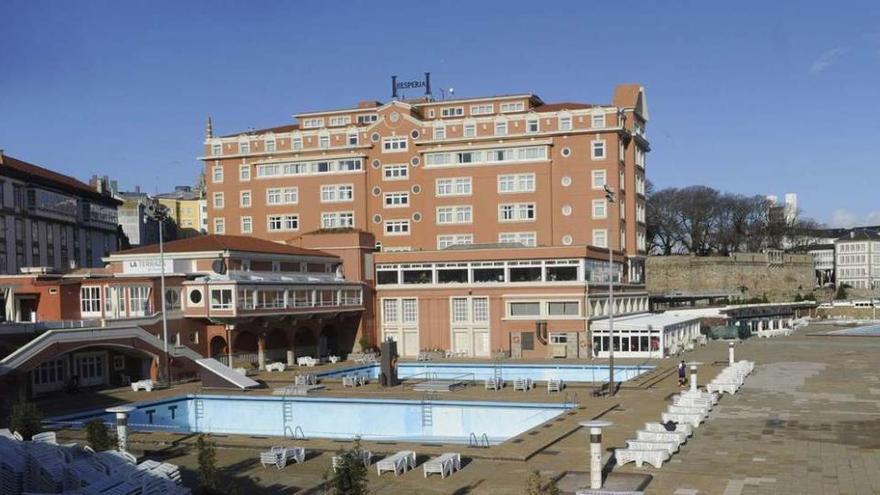 El complejo de La Solana, con el edificio principal del hotel Finisterre al fondo.