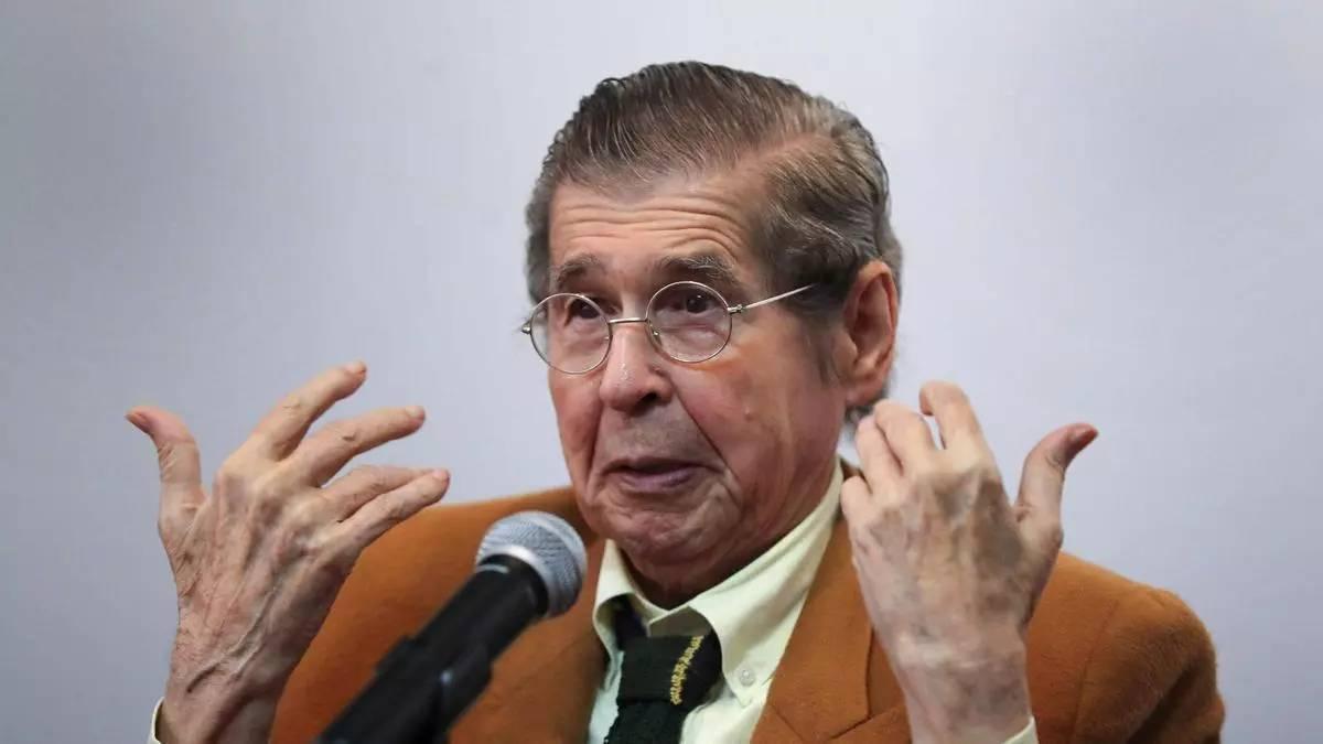 El escritor peruano Alfredo Bryce Echenique