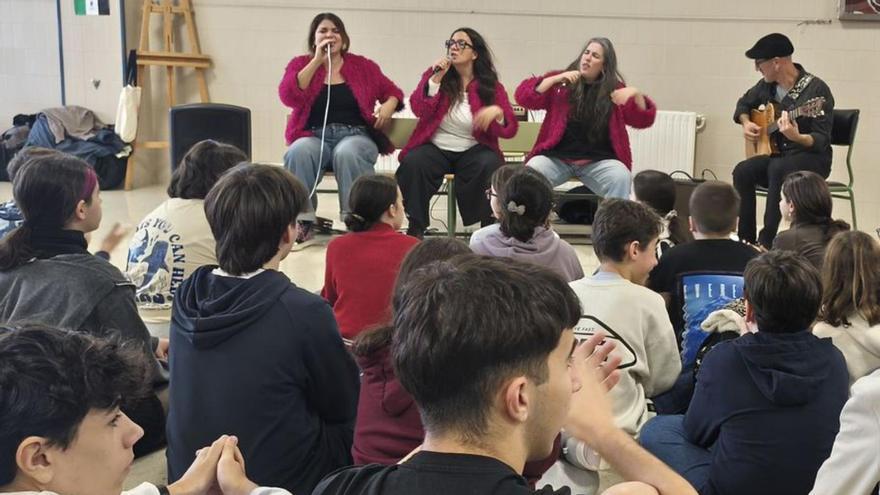 De Vacas lleva su música al IES O Carril  | FDV