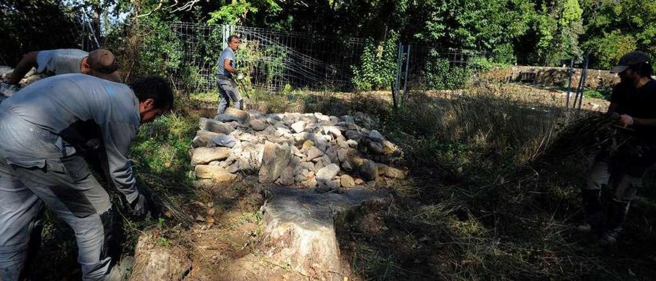 Las excavaciones en el castro de Alobre, en Vilagarcía . // Iñaki Abella