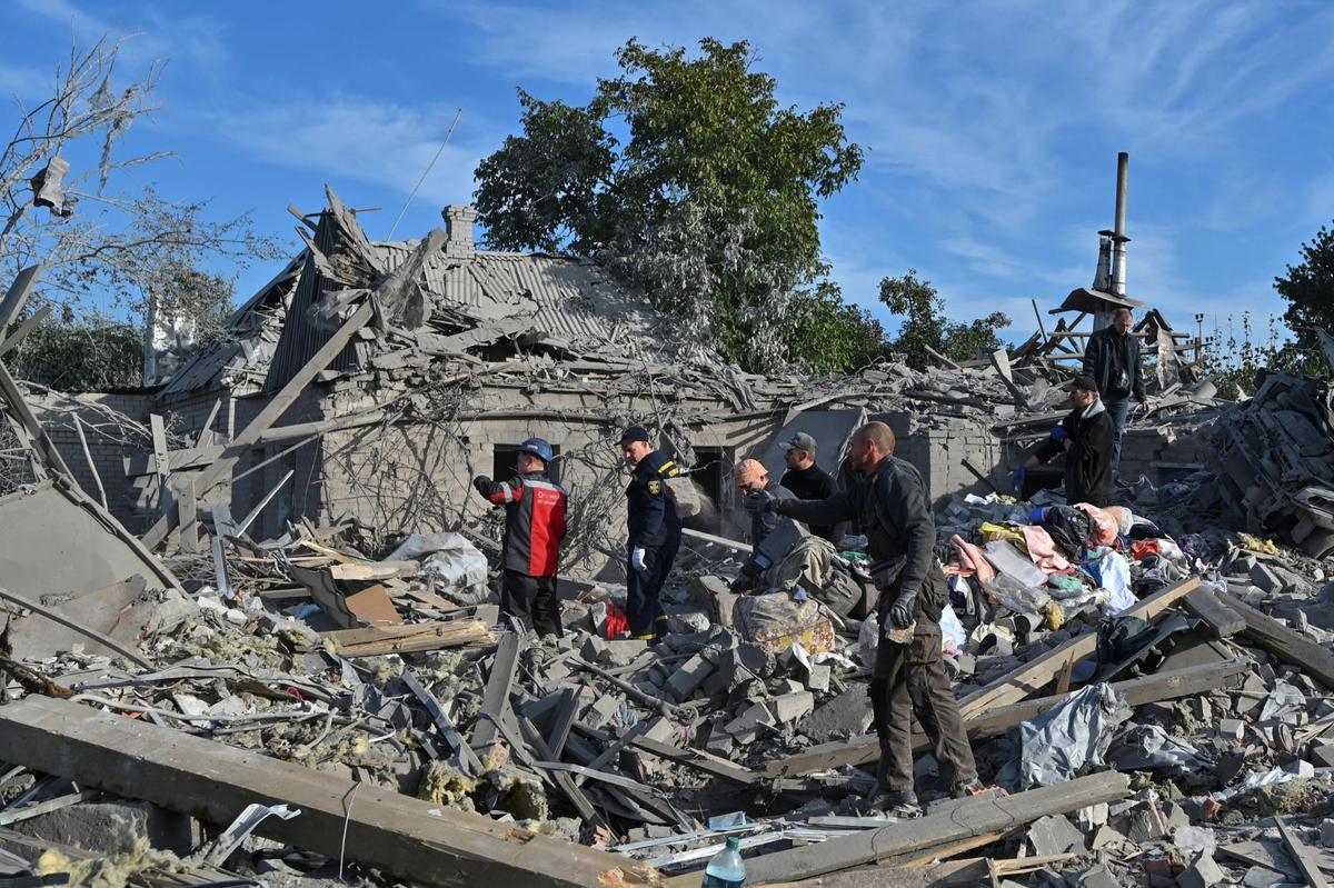 Al menos 12 personas han muerto como resultado del ataque nocturno ruso con misiles contra la ciudad ucraniana de Zaporiyia.