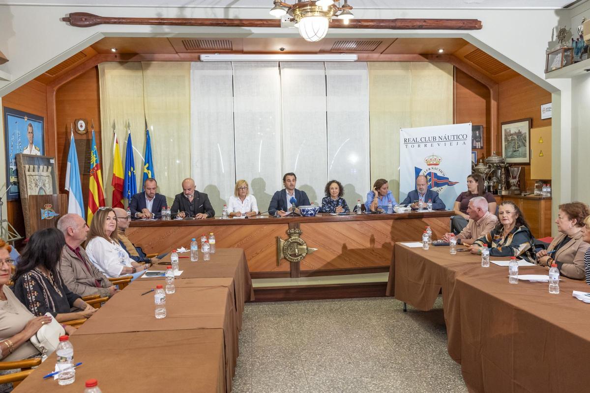 Reunión del jurado en el Real Club Náutico de Torrevieja