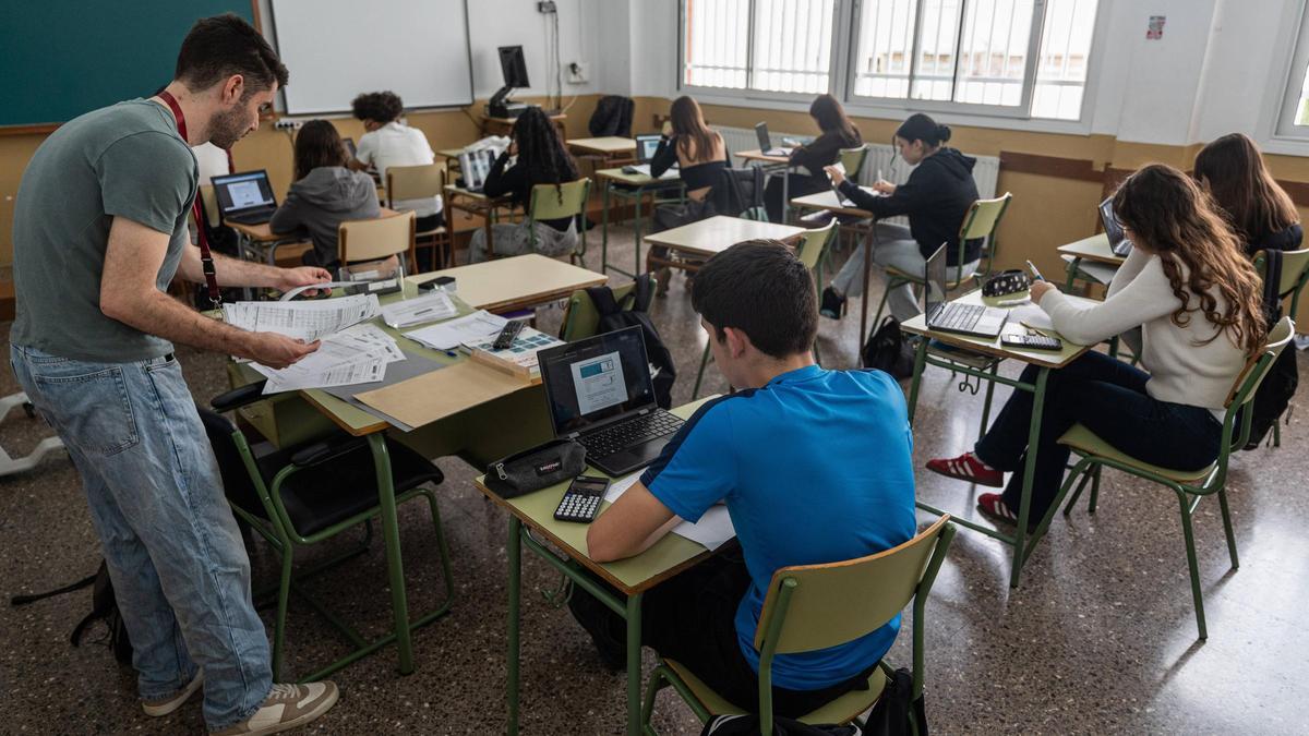 Pruebas de competencias básicas en 4º de ESO el curso pasado en un instituto de Barcelona.