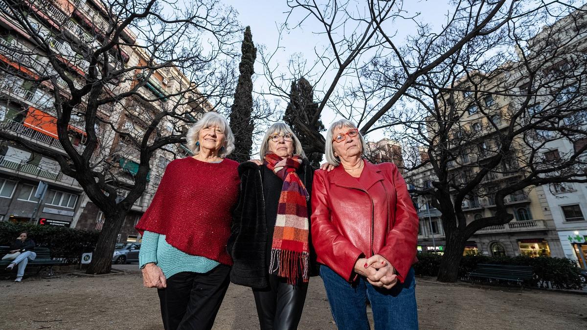 Imma, Carme y Montse Puig Antich, durante el encuentro con EL PERIÓDICO